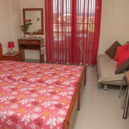 Golden Sun Apartment โรเวียส ภายนอก รูปภาพ