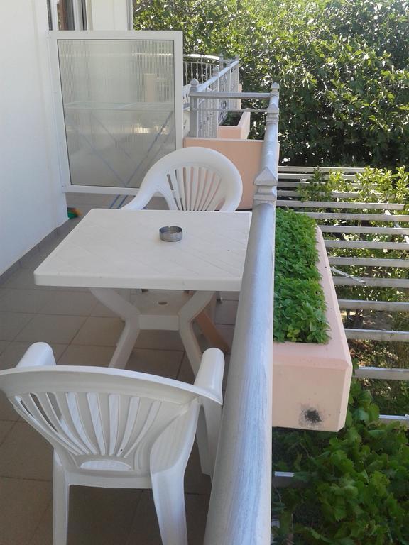 Golden Sun Apartment โรเวียส ภายนอก รูปภาพ