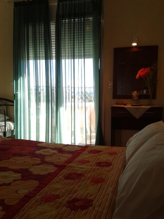 Golden Sun Apartment โรเวียส ห้อง รูปภาพ