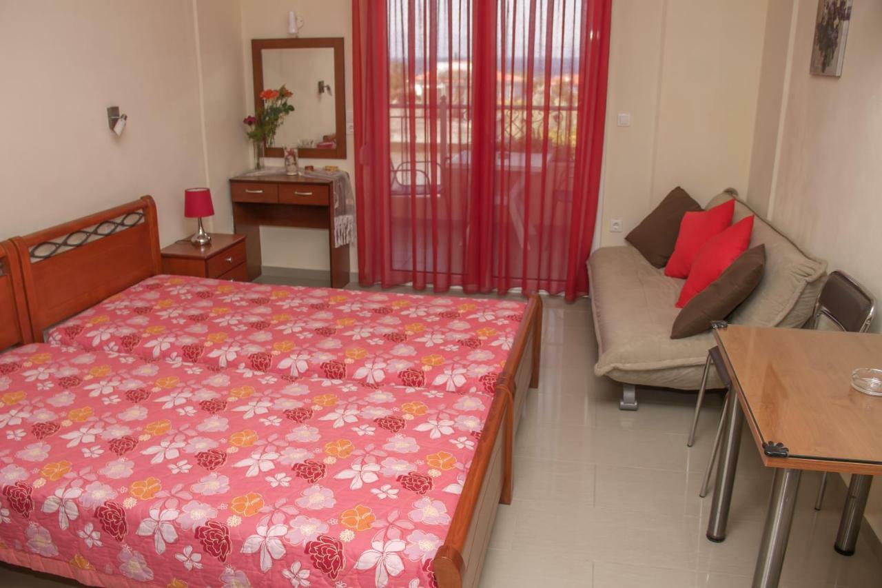 Golden Sun Apartment โรเวียส ภายนอก รูปภาพ