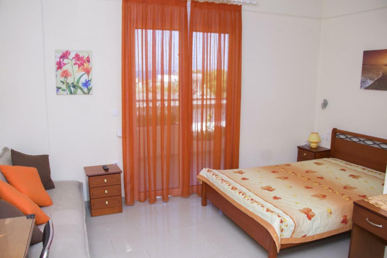 Golden Sun Apartment โรเวียส ภายนอก รูปภาพ