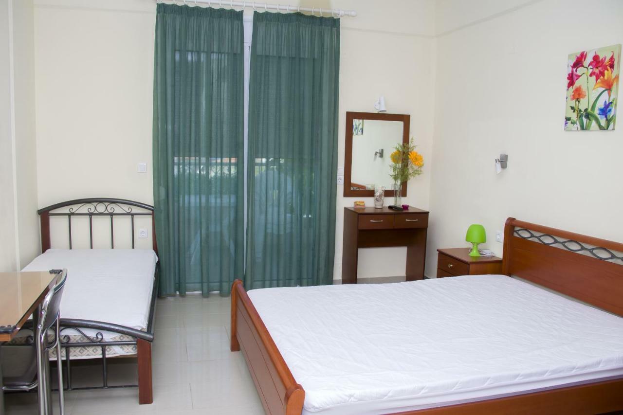 Golden Sun Apartment โรเวียส ภายนอก รูปภาพ